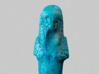 Aeg F 37  Aeg F 37, Dritte Zwischenzeit, Uschebti, Blaue Fayence, H 5,5 cm, B 2,0 cm, T 1,3 cm : Bestandskatalog Ägypten, Museumsfoto: Claus Cordes